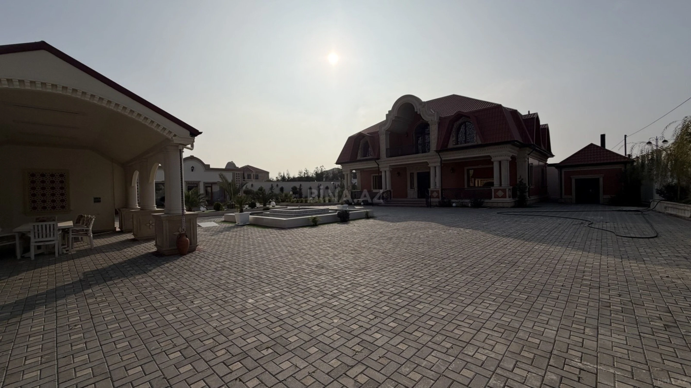 Satılır 5 otaqlı həyət evi 300 m²