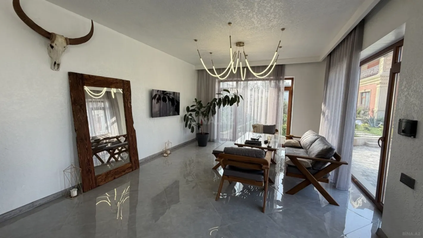 Satılır 5 otaqlı həyət evi 300 m²