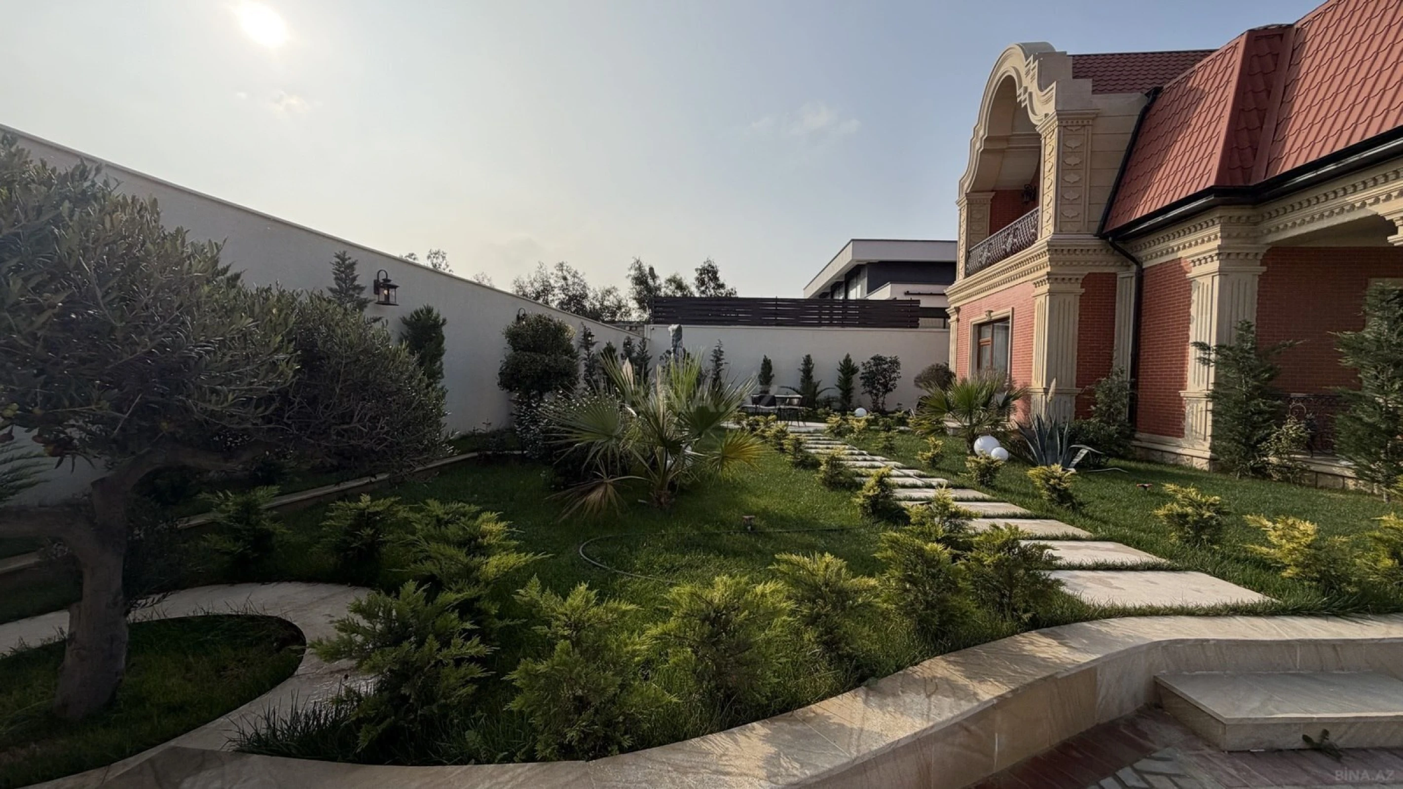 Satılır 5 otaqlı həyət evi 300 m²