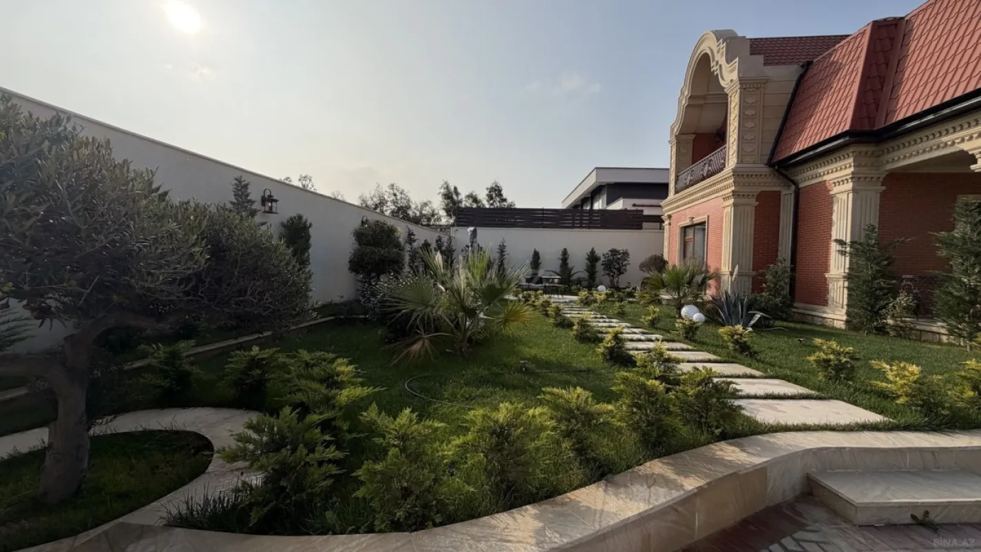 Satılır 5 otaqlı həyət evi 300 m²