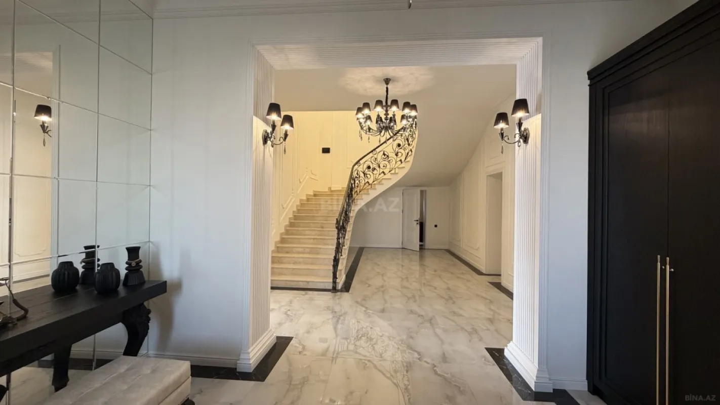 Satılır 5 otaqlı həyət evi 300 m²