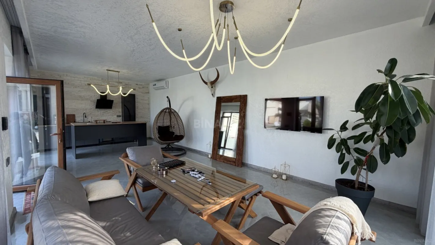 Satılır 5 otaqlı həyət evi 300 m²