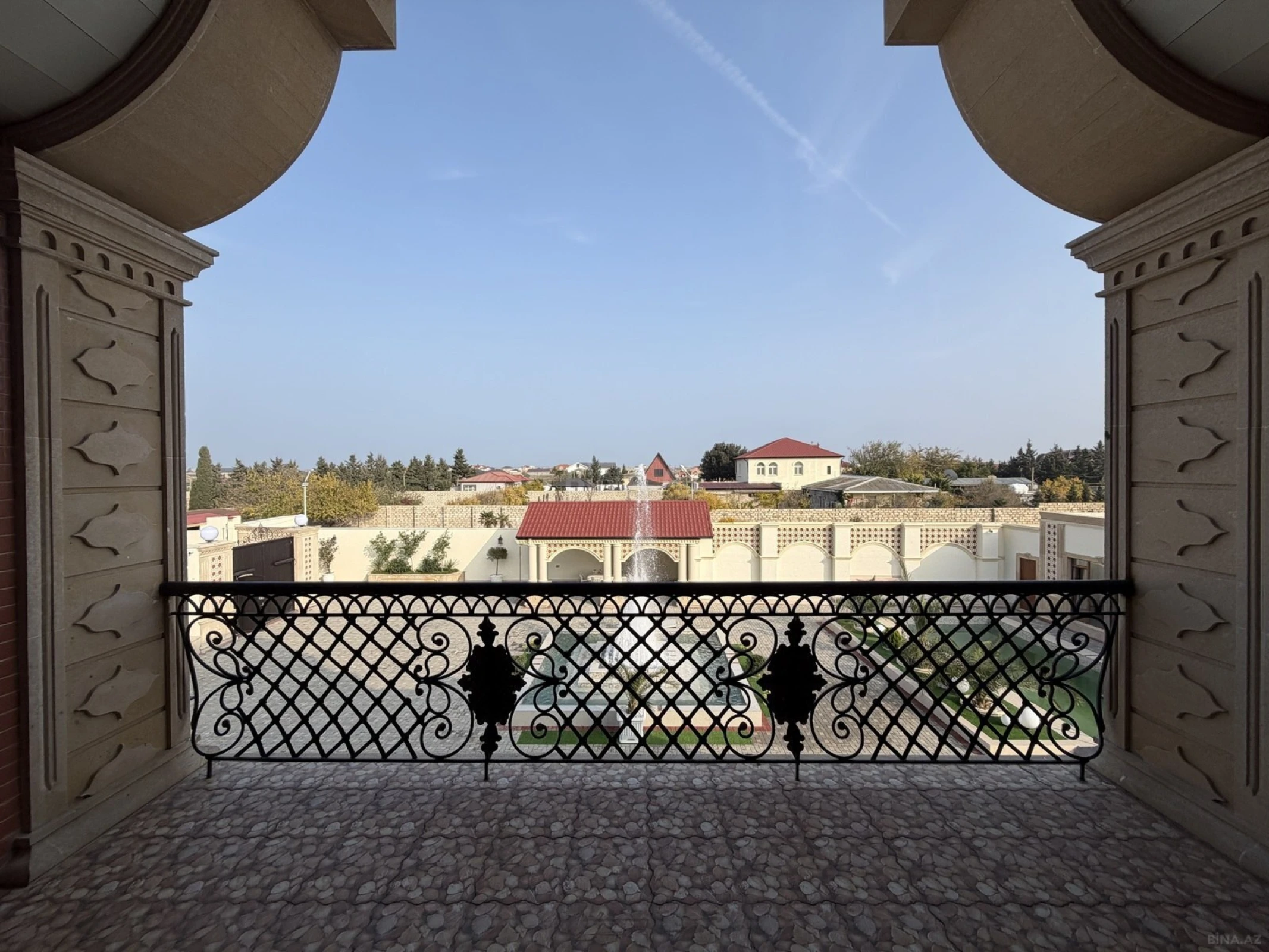 Satılır 5 otaqlı həyət evi 300 m²