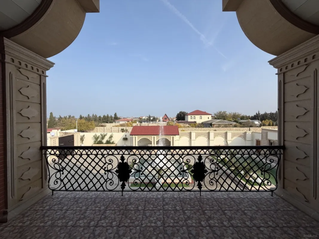 Satılır 5 otaqlı həyət evi 300 m²