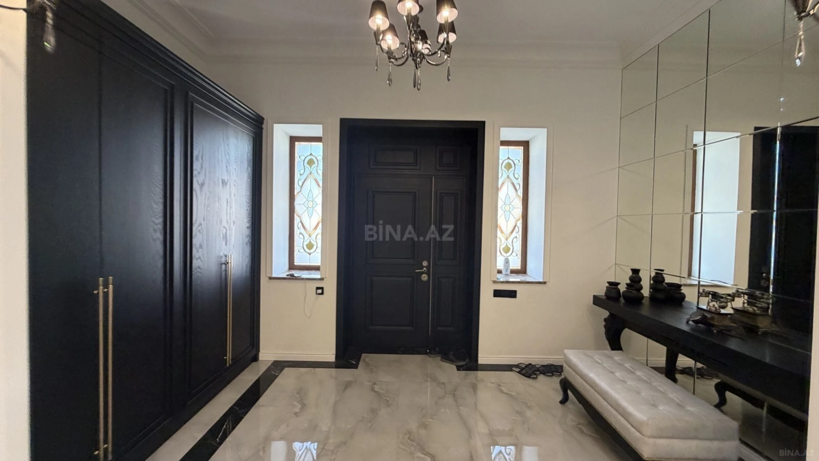 Satılır 5 otaqlı həyət evi 300 m²