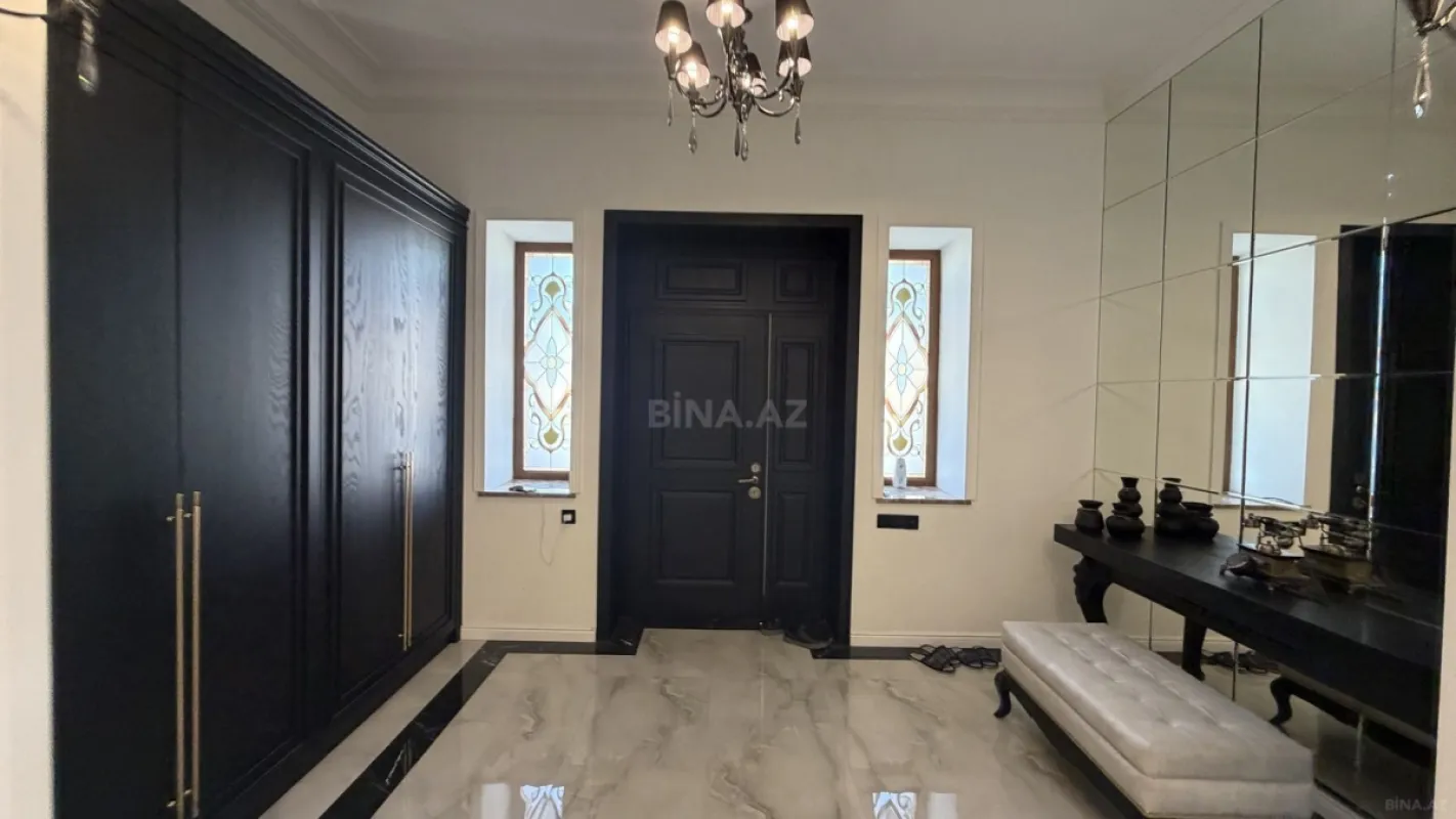 Satılır 5 otaqlı həyət evi 300 m²