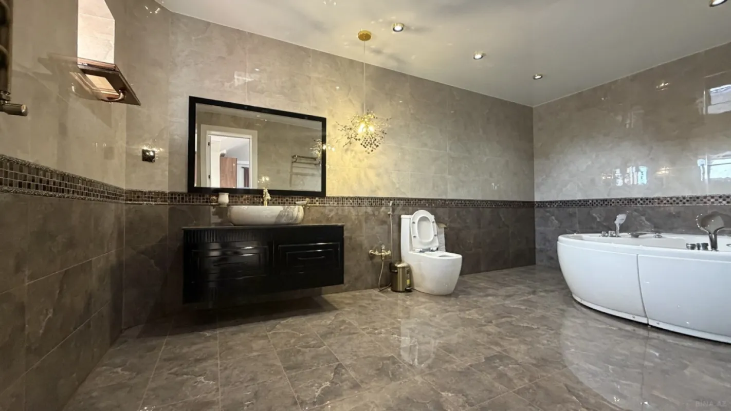 Satılır 5 otaqlı həyət evi 300 m²