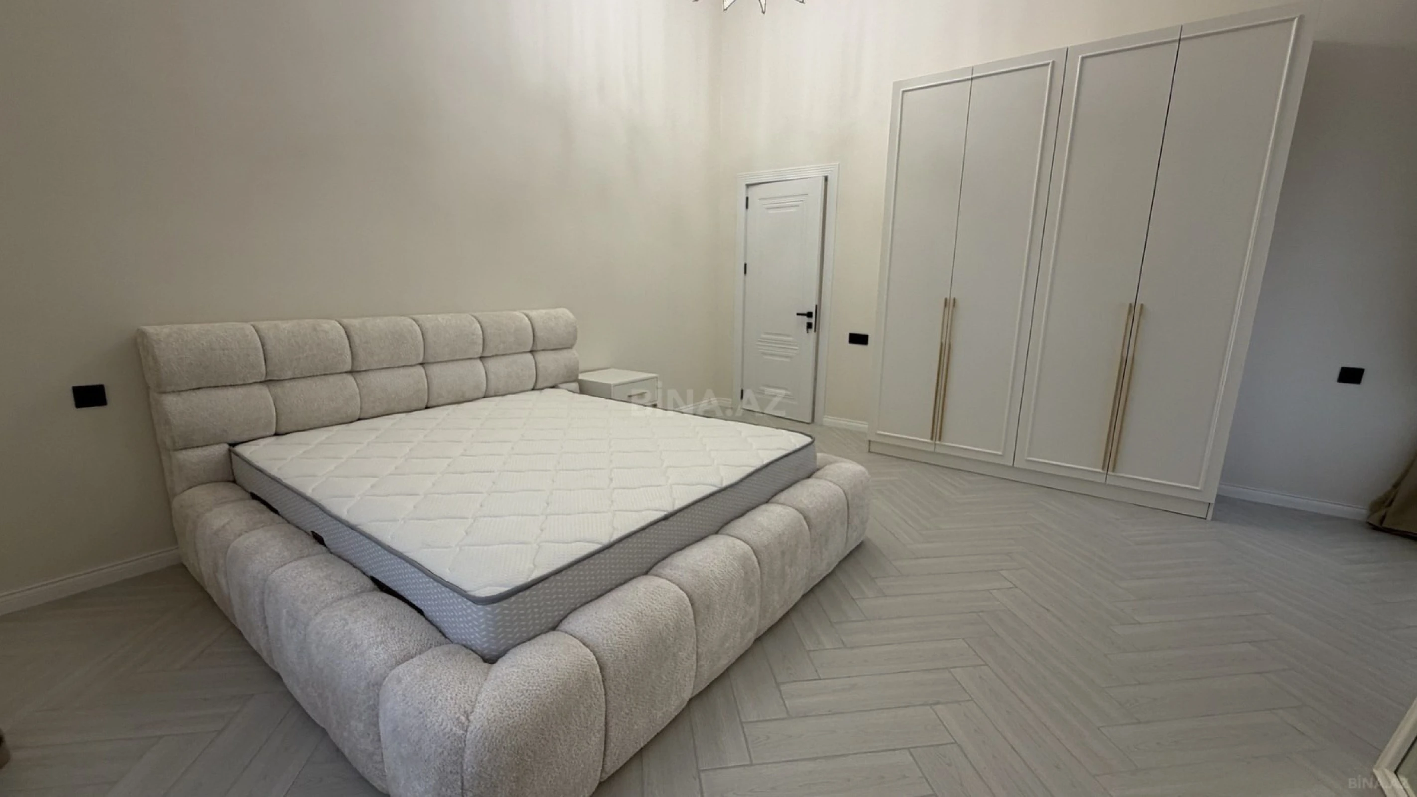 Satılır 5 otaqlı həyət evi 300 m²