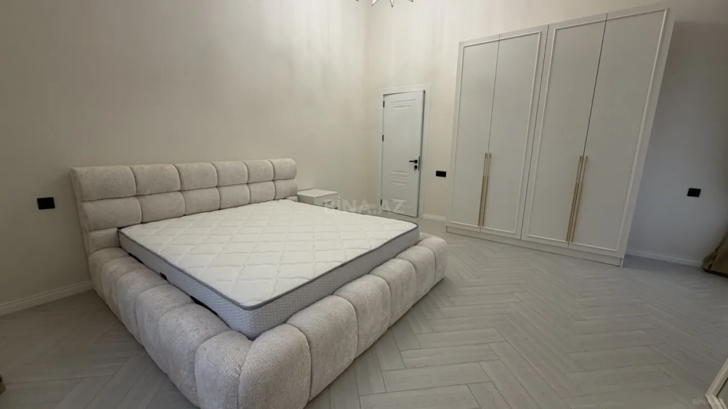 Satılır 5 otaqlı həyət evi 300 m²