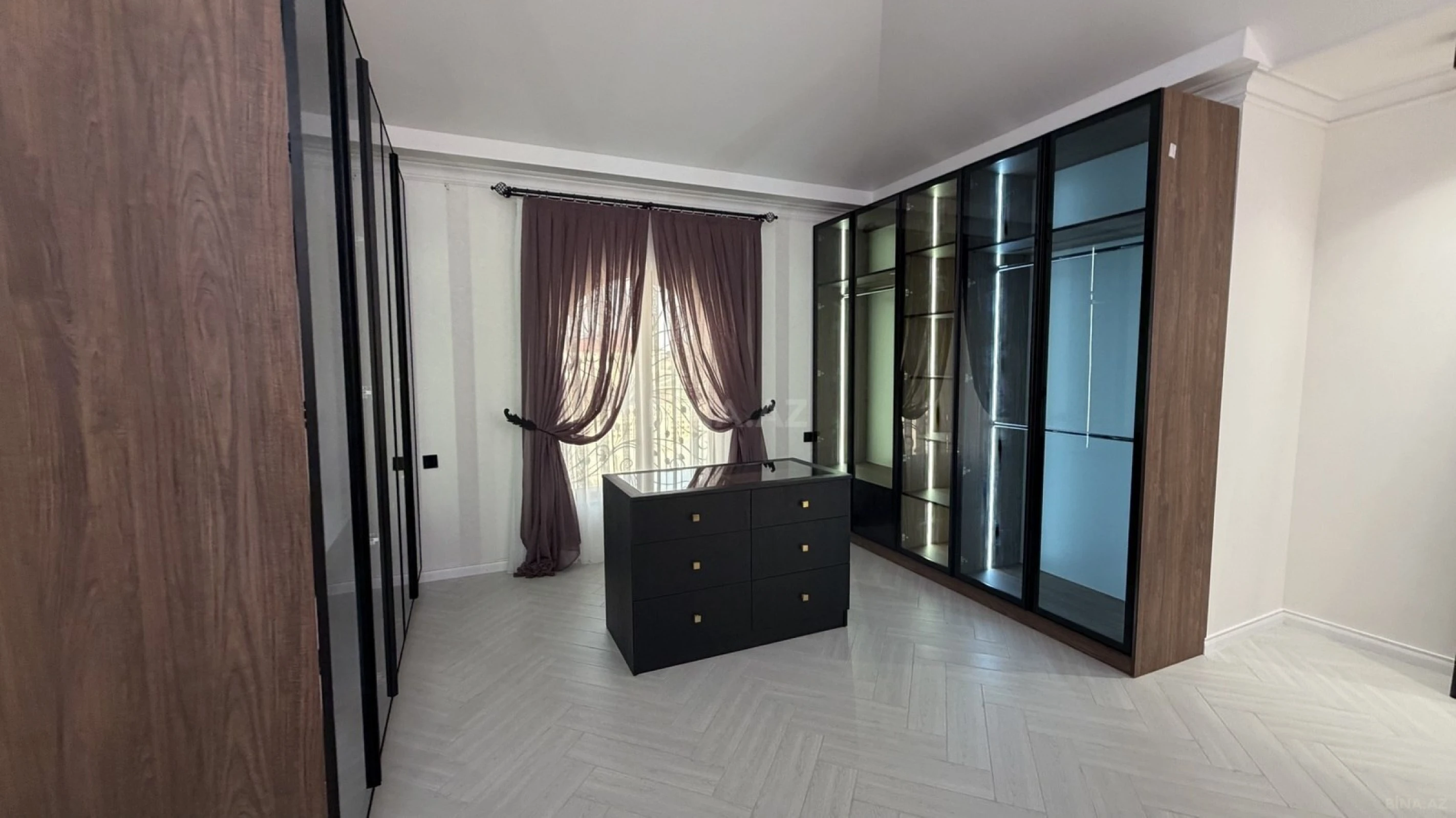Satılır 5 otaqlı həyət evi 300 m²