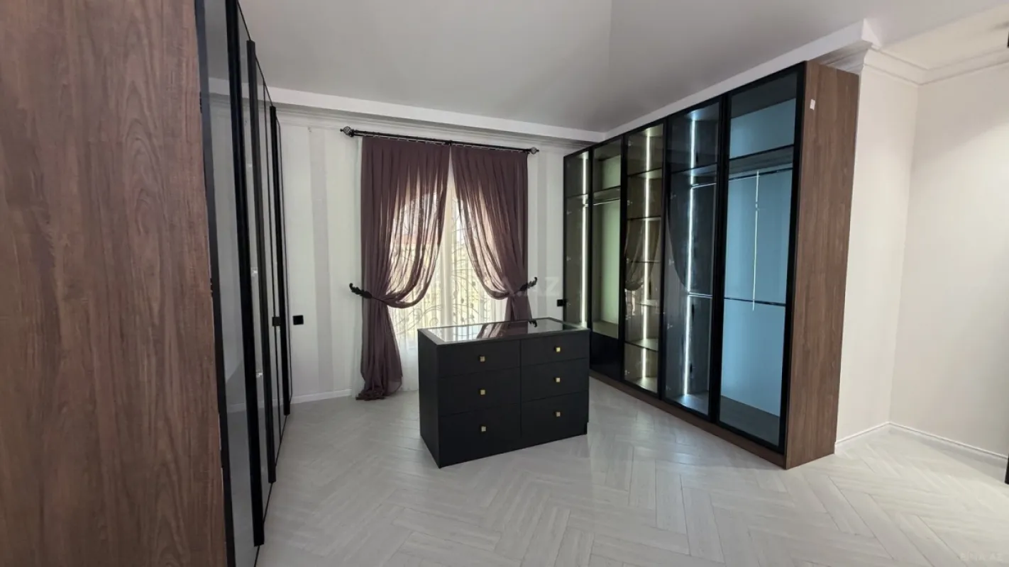 Satılır 5 otaqlı həyət evi 300 m²