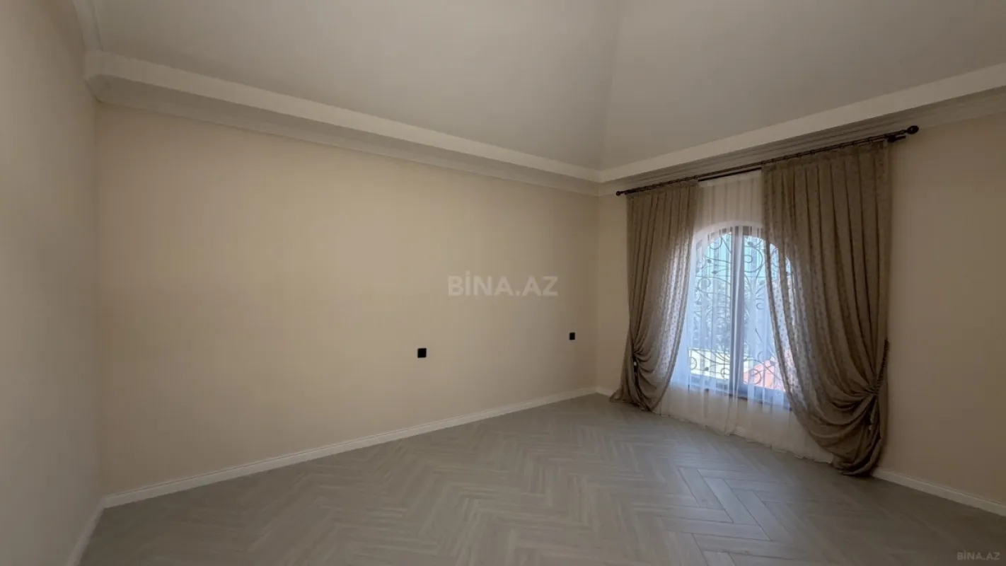 Satılır 5 otaqlı həyət evi 300 m²