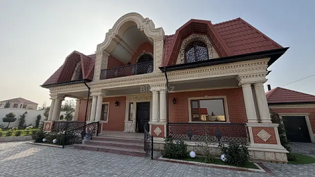 Satılır 5 otaqlı həyət evi 300 m²