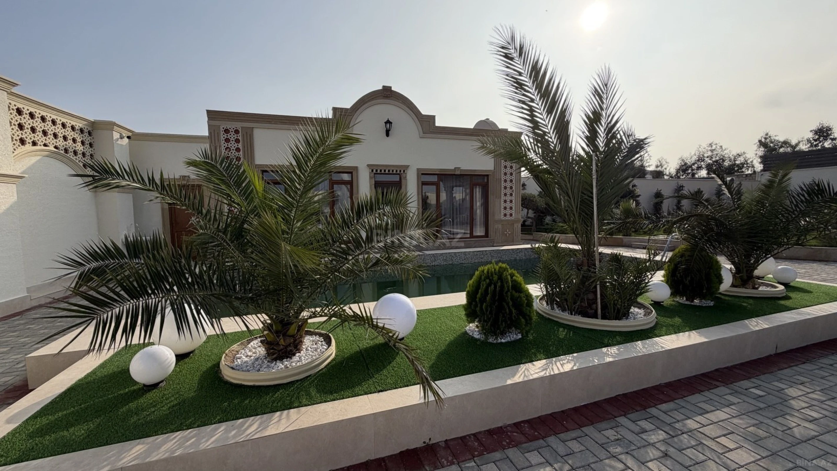 Satılır 5 otaqlı həyət evi 300 m²