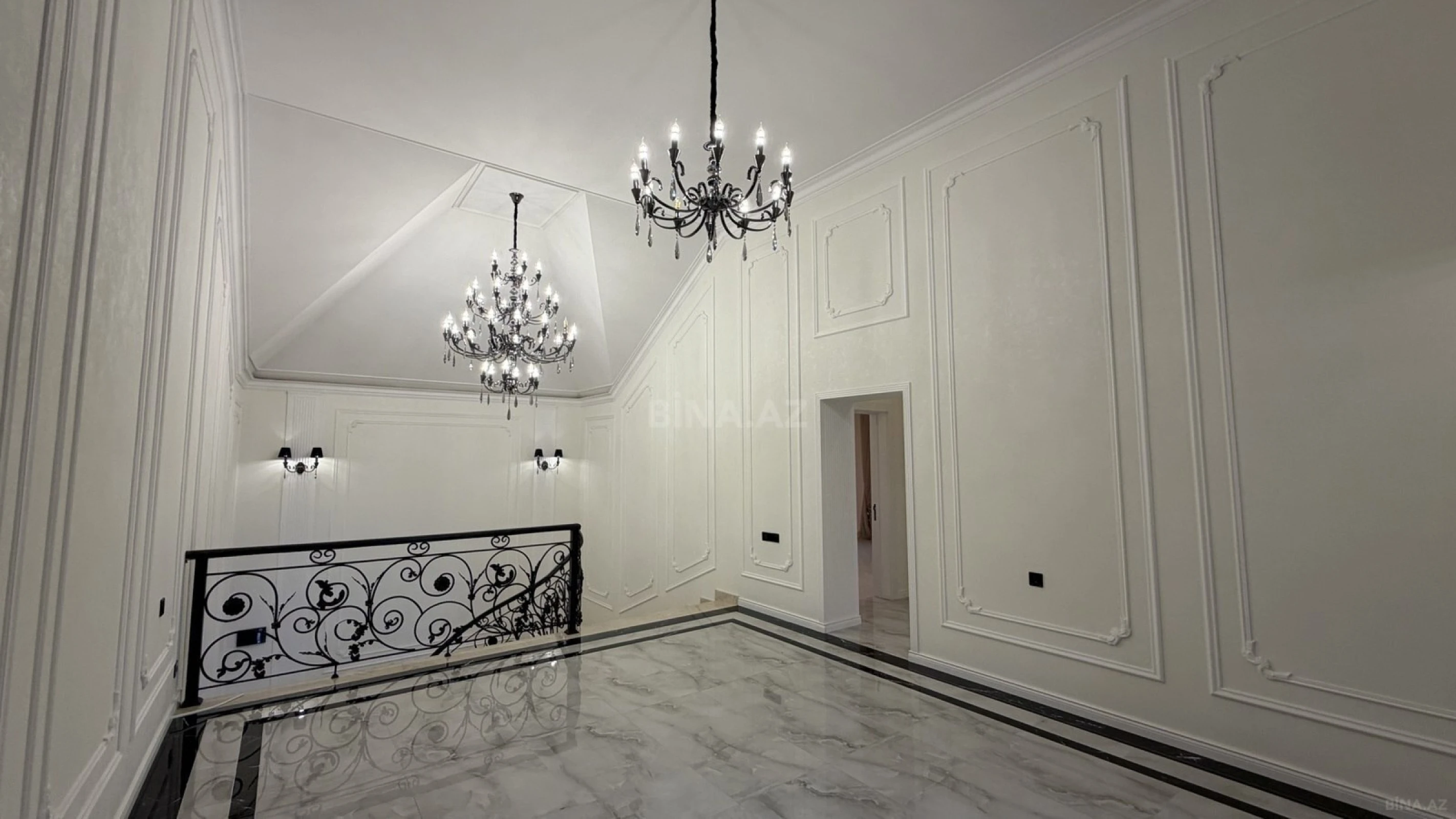 Satılır 5 otaqlı həyət evi 300 m²