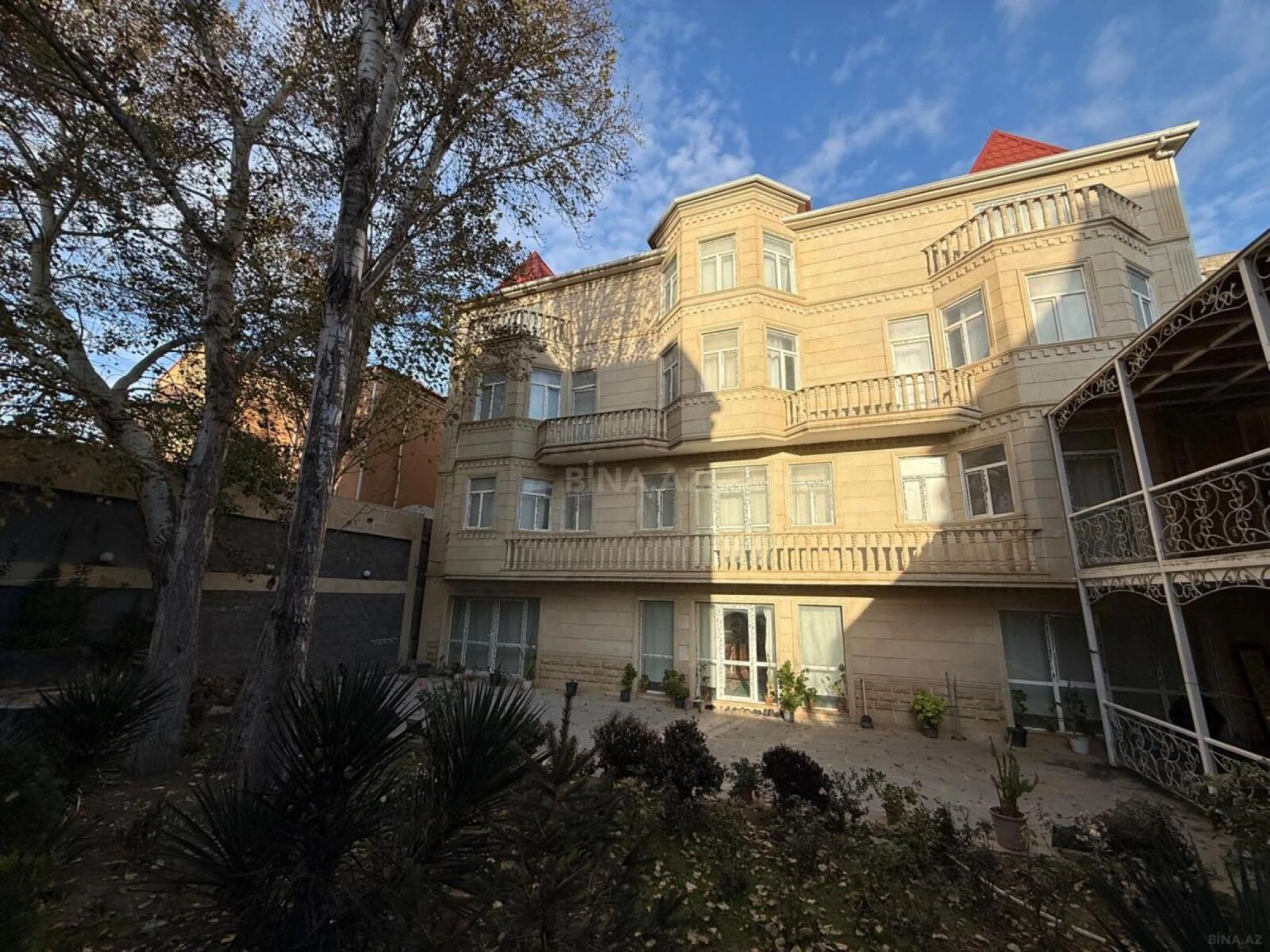 Satılır obyekt 800 m²