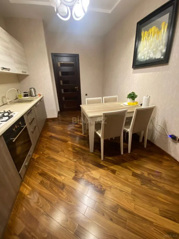 Kirayə verilir 3 otaqlı mənzil 120 m²