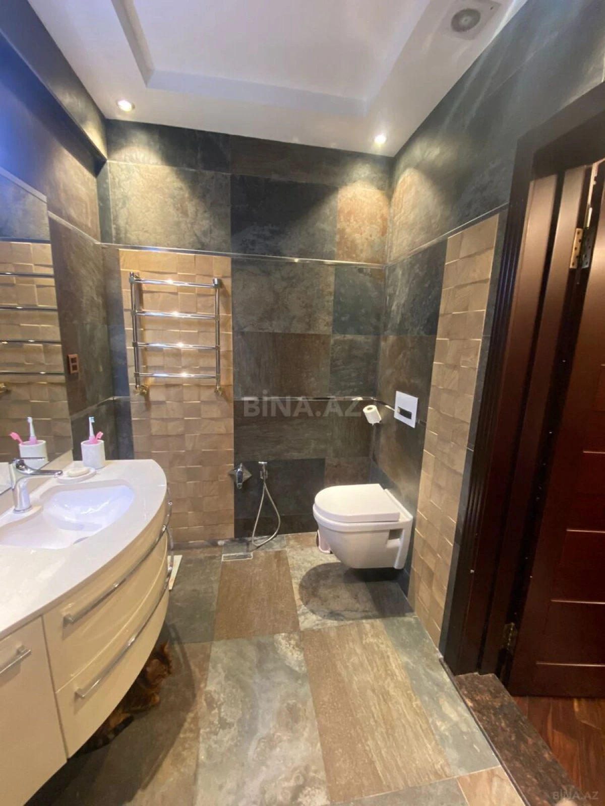 Kirayə verilir 3 otaqlı mənzil 120 m²