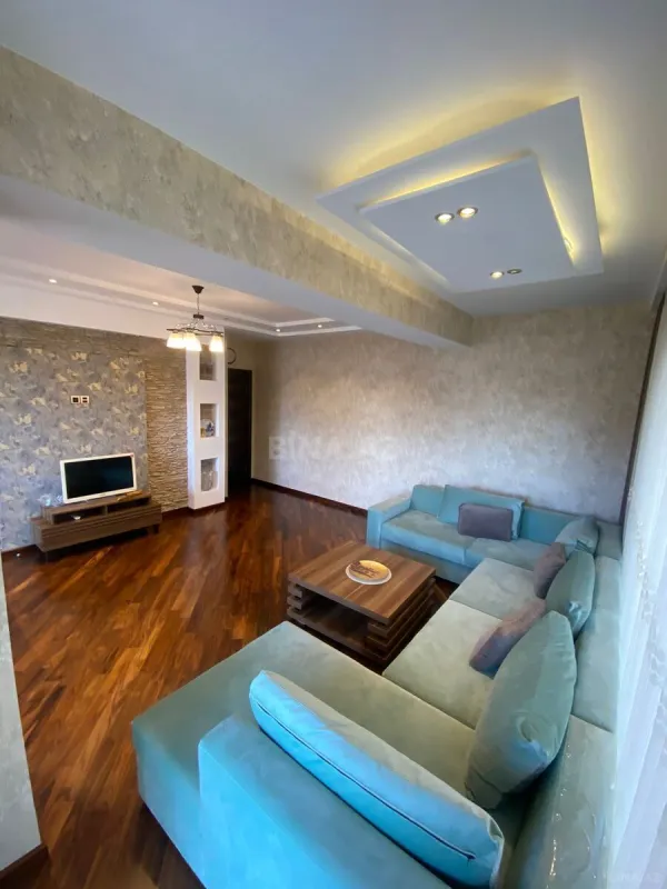 Kirayə verilir 3 otaqlı mənzil 120 m²