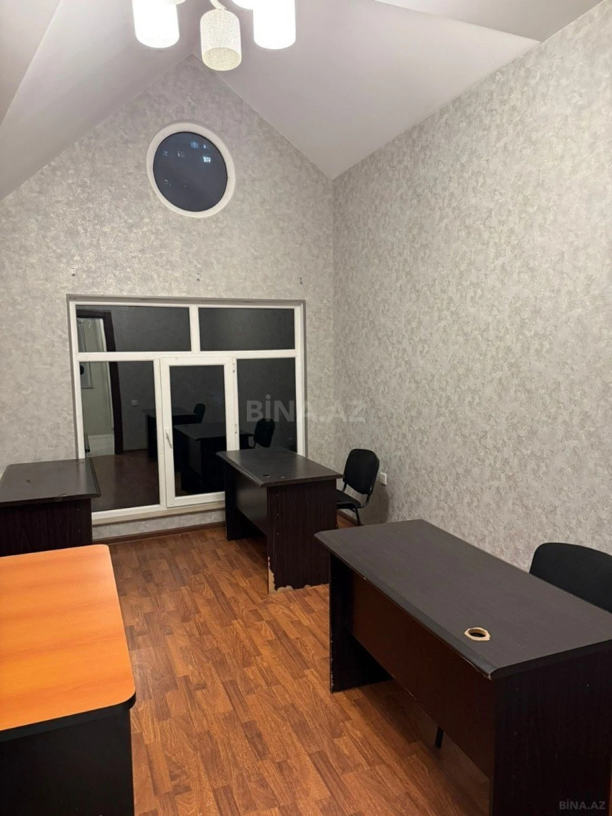 Kirayə verilir 8 otaqlı ofis 200 m²