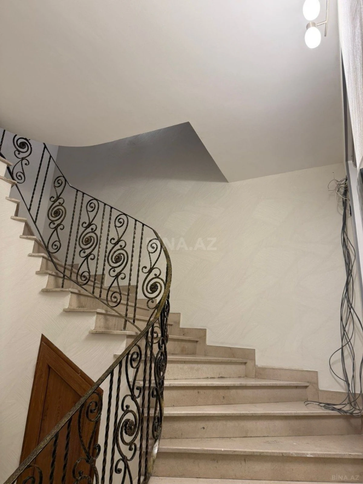 Kirayə verilir 8 otaqlı ofis 200 m²