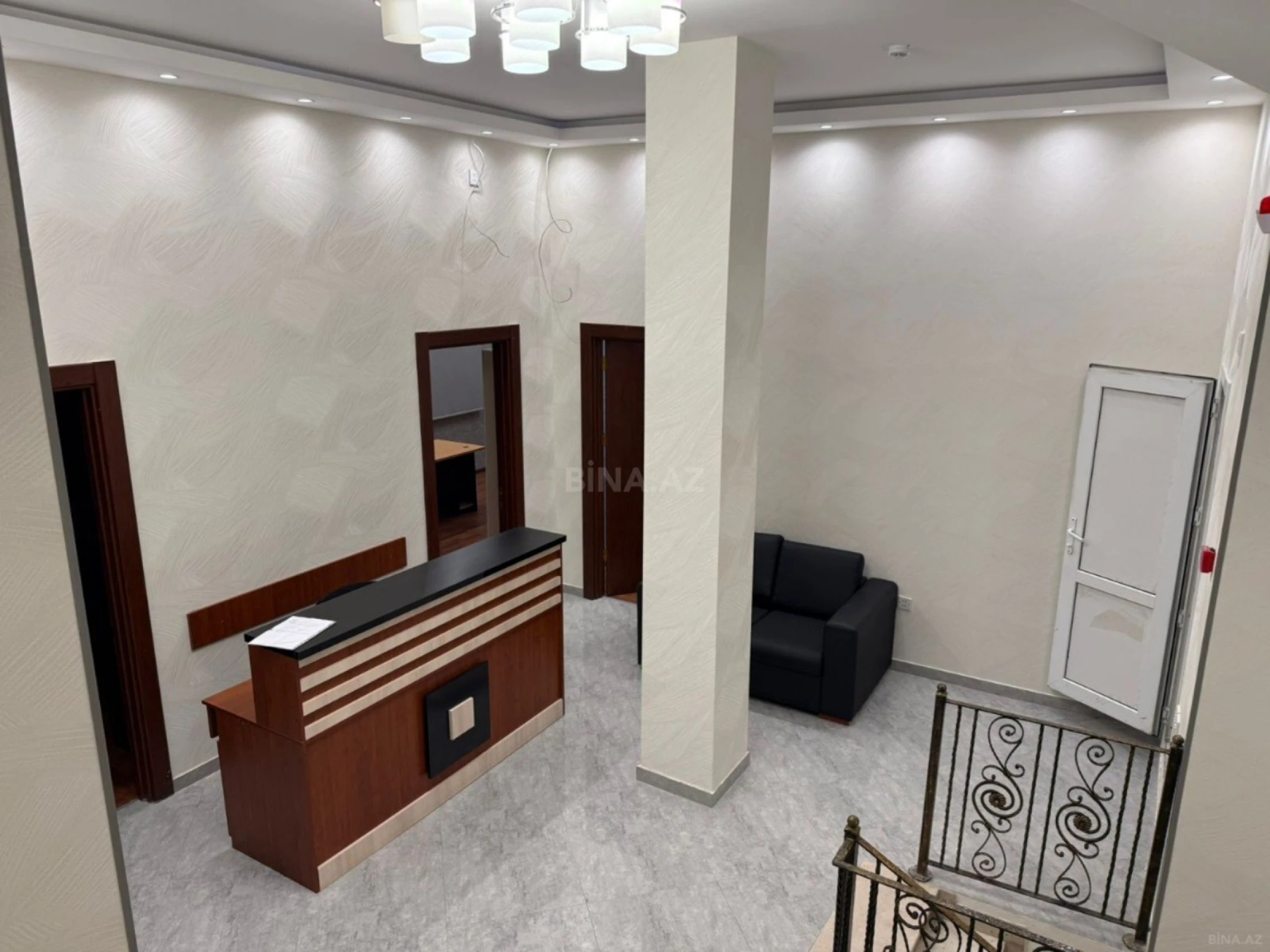 Kirayə verilir 8 otaqlı ofis 200 m²