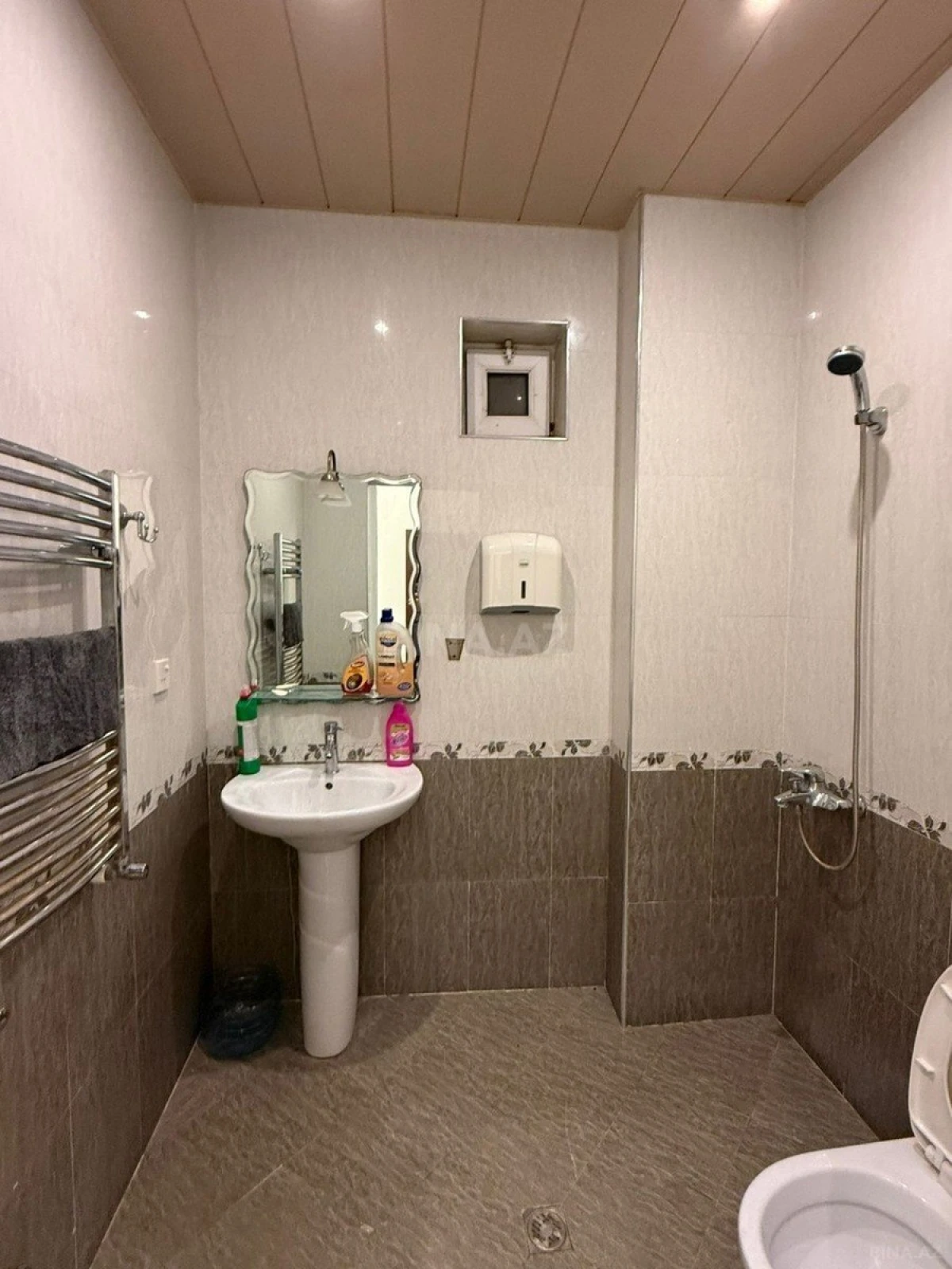 Kirayə verilir 8 otaqlı ofis 200 m²