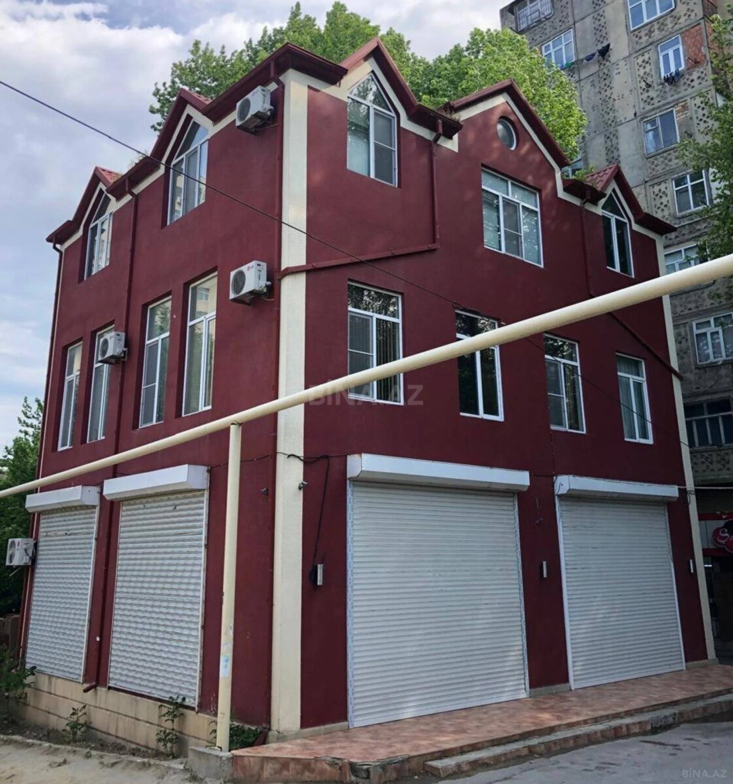 Kirayə verilir 8 otaqlı ofis 200 m²