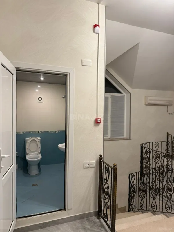 Kirayə verilir 8 otaqlı ofis 200 m²