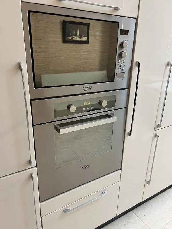 Satılır 4 otaqlı mənzil 217 m²