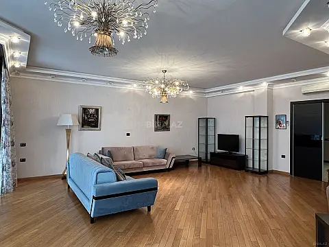 Satılır 4 otaqlı mənzil 217 m²