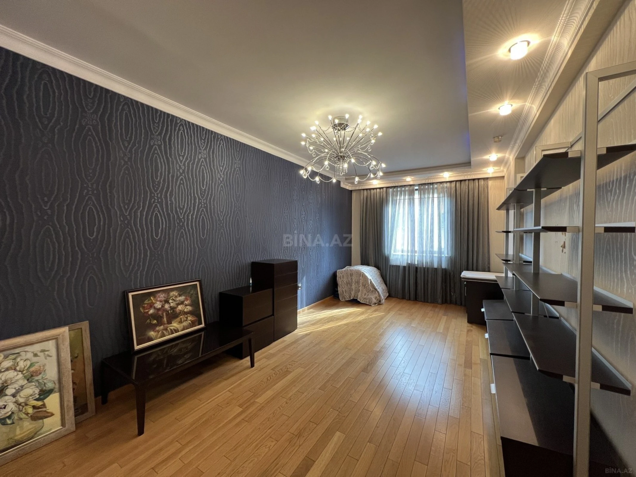 Satılır 4 otaqlı mənzil 217 m²
