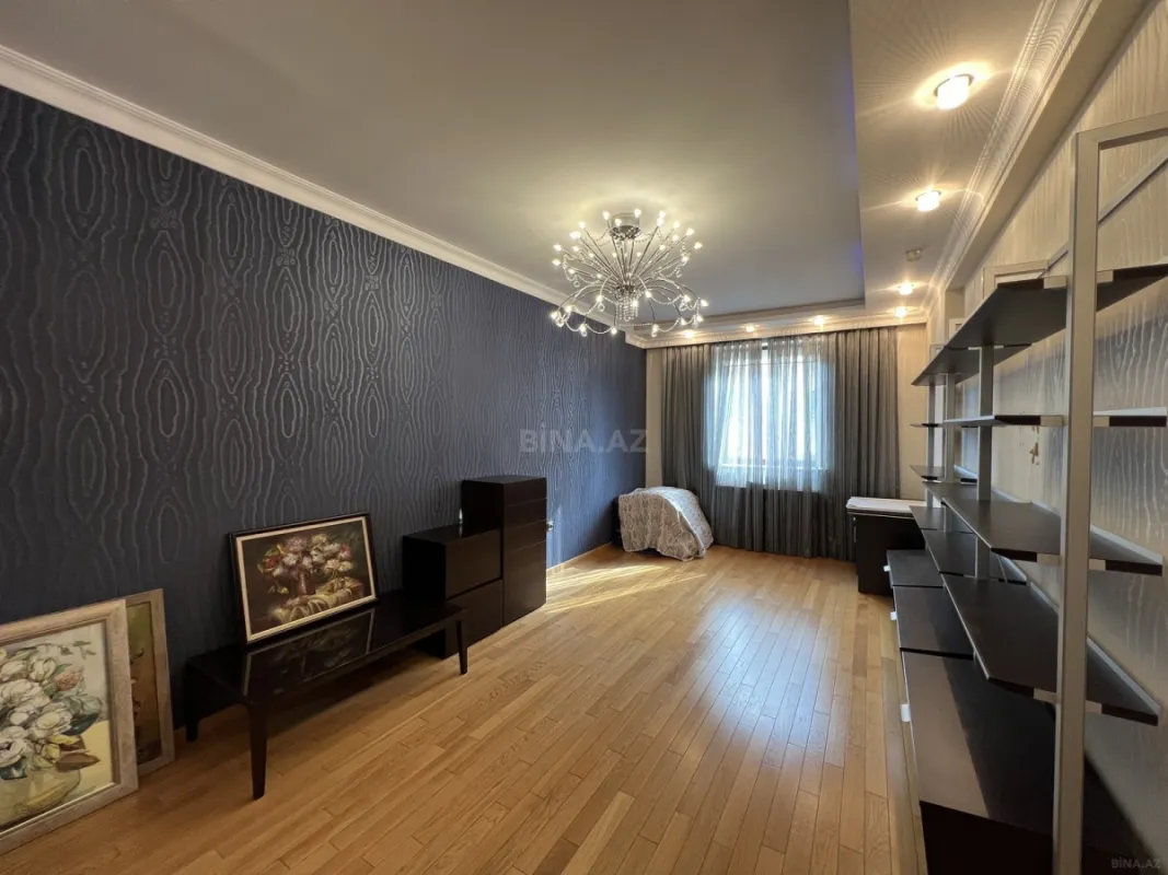Satılır 4 otaqlı mənzil 217 m²
