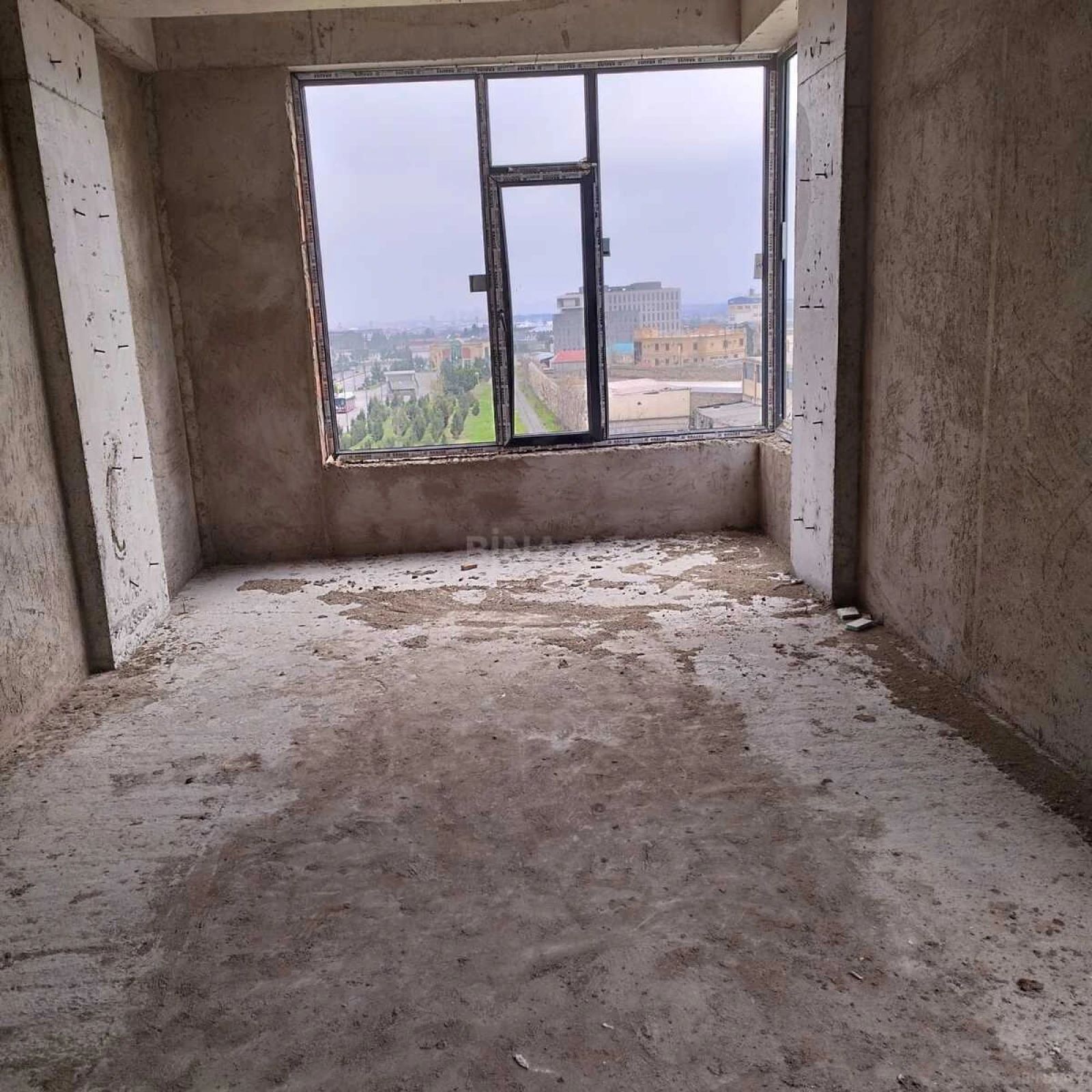 Satılır 3 otaqlı mənzil 122 m²