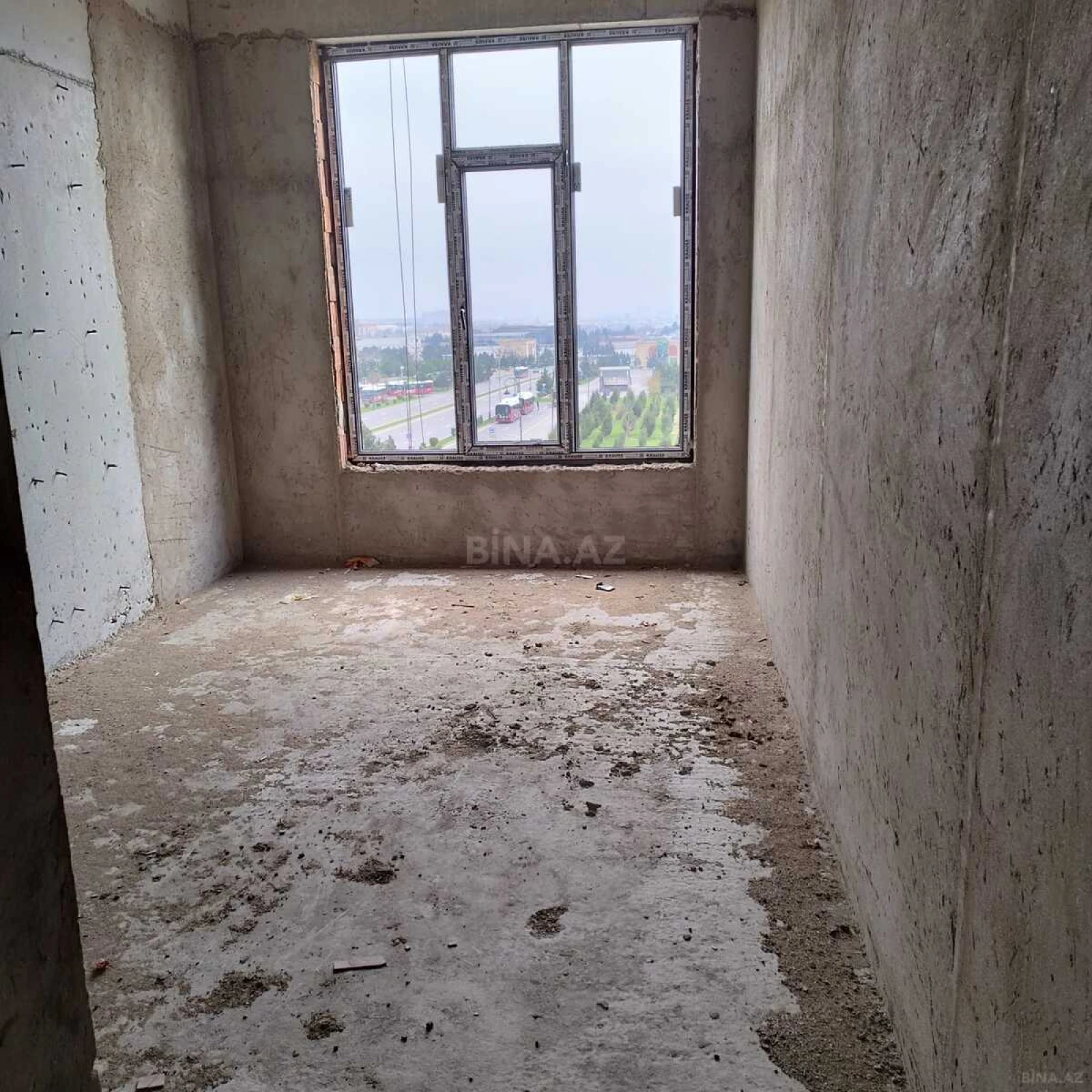 Satılır 3 otaqlı mənzil 122 m²
