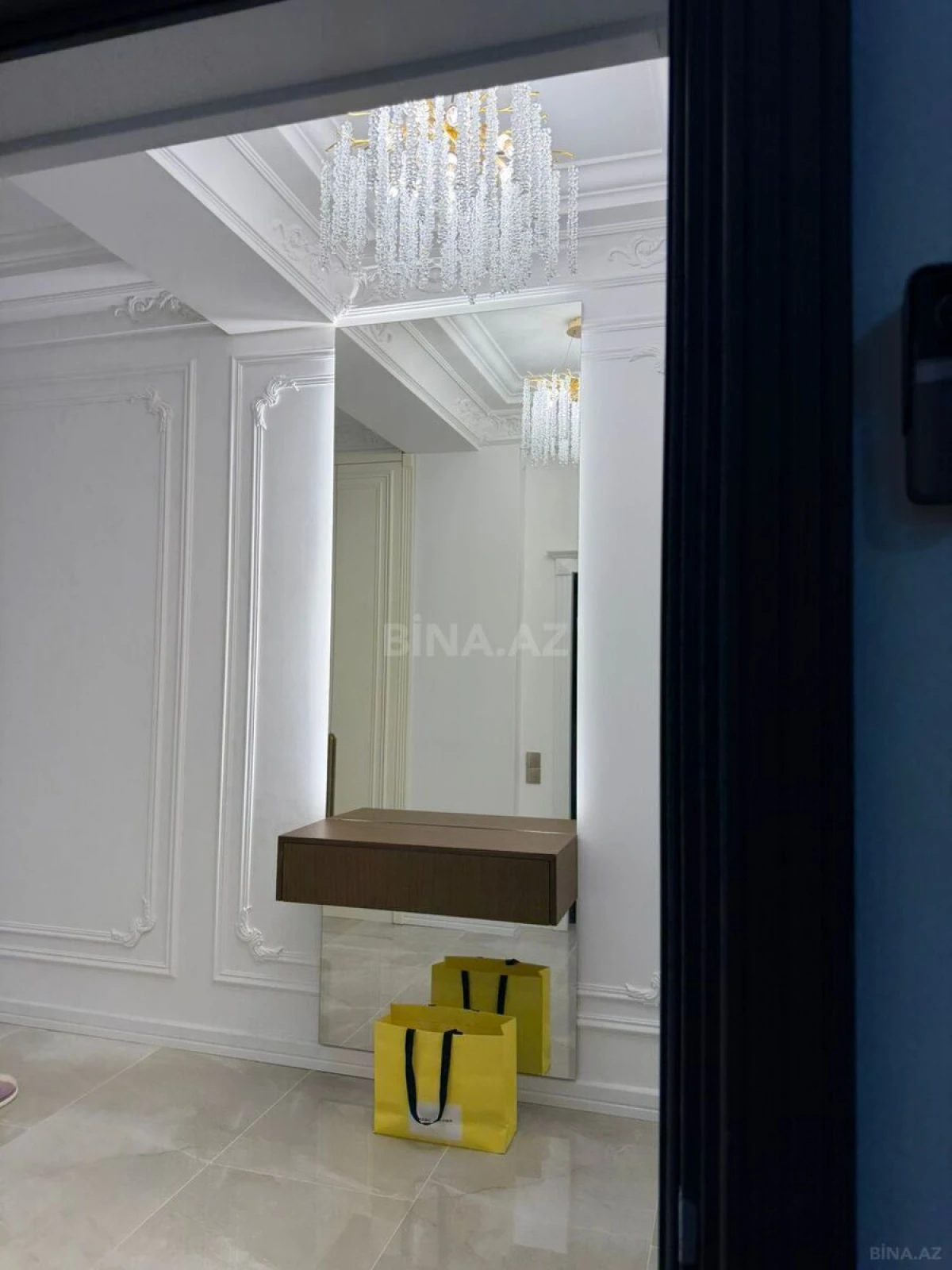 Satılır 3 otaqlı mənzil 118 m²
