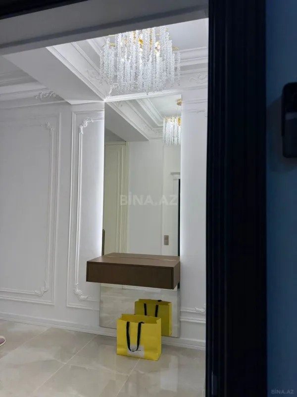 Satılır 3 otaqlı mənzil 118 m²