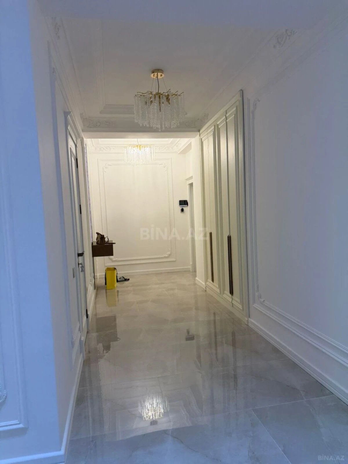 Satılır 3 otaqlı mənzil 118 m²