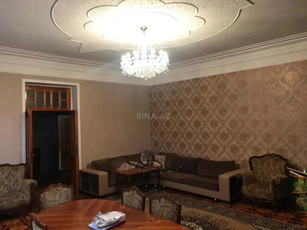 Satılır 4 otaqlı həyət evi 200 m²