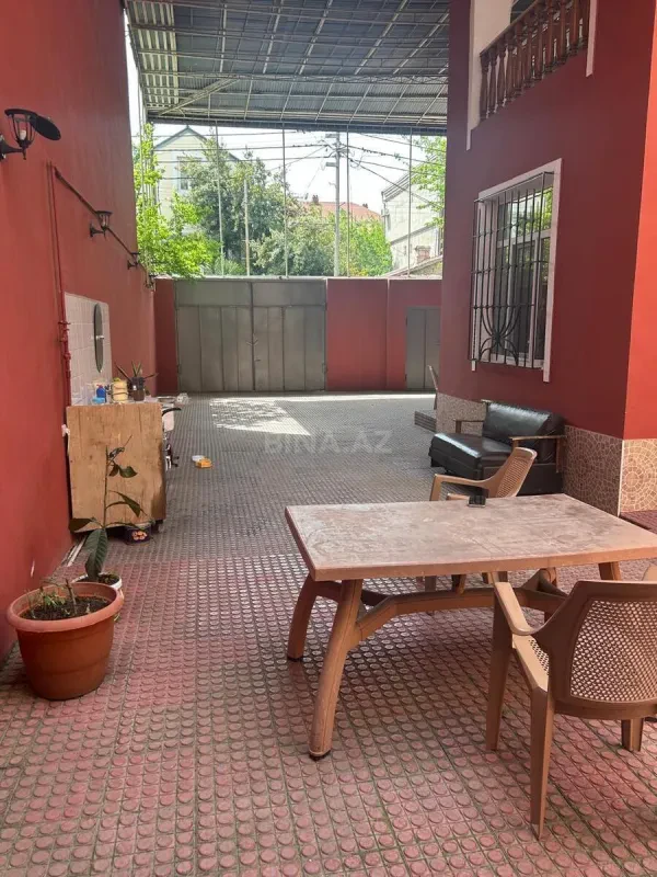 Satılır 4 otaqlı həyət evi 200 m²
