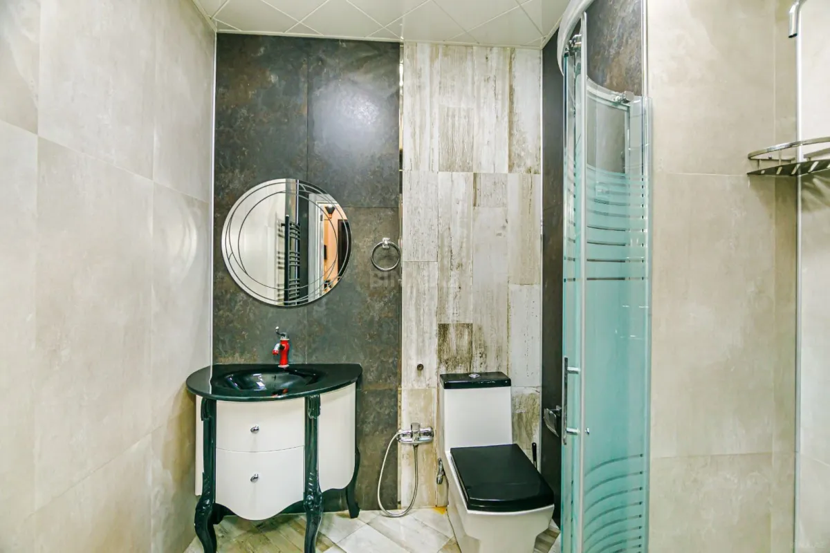 Satılır 4 otaqlı mənzil 187 m²
