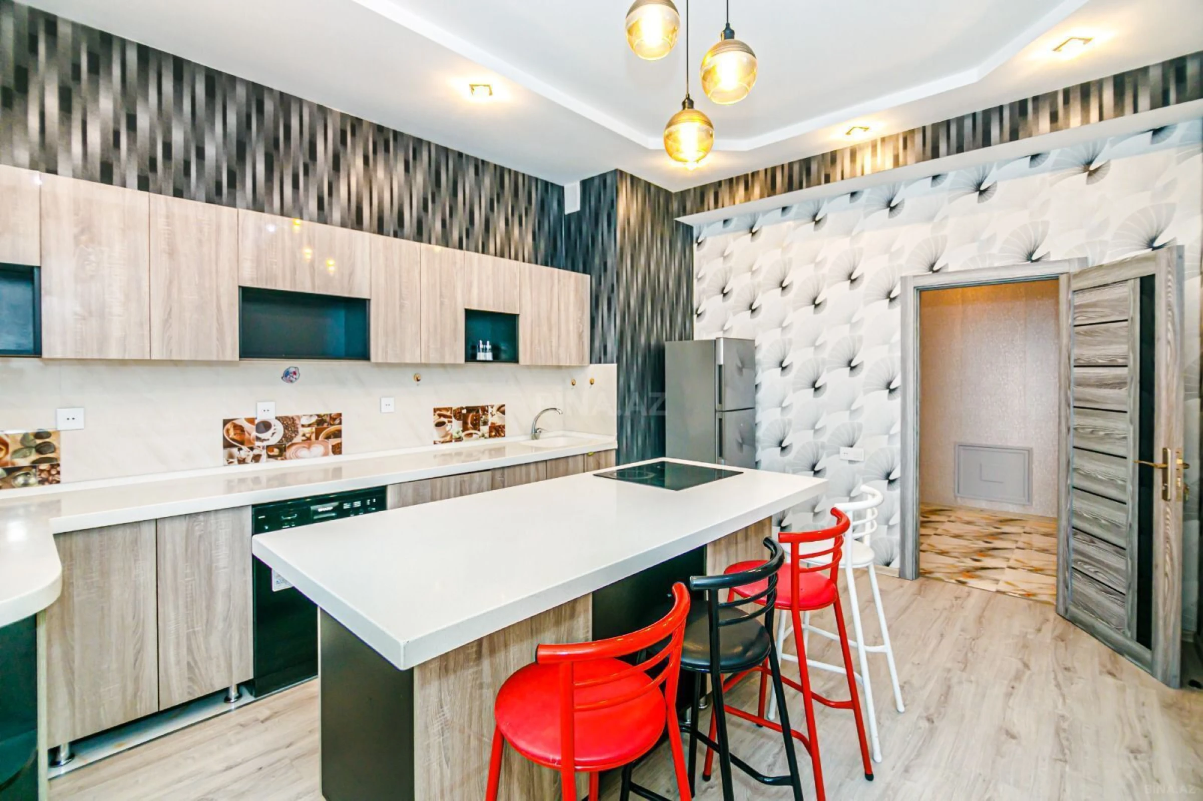 Satılır 4 otaqlı mənzil 187 m²