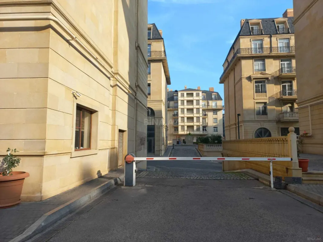 Satılır 4 otaqlı mənzil 187 m²