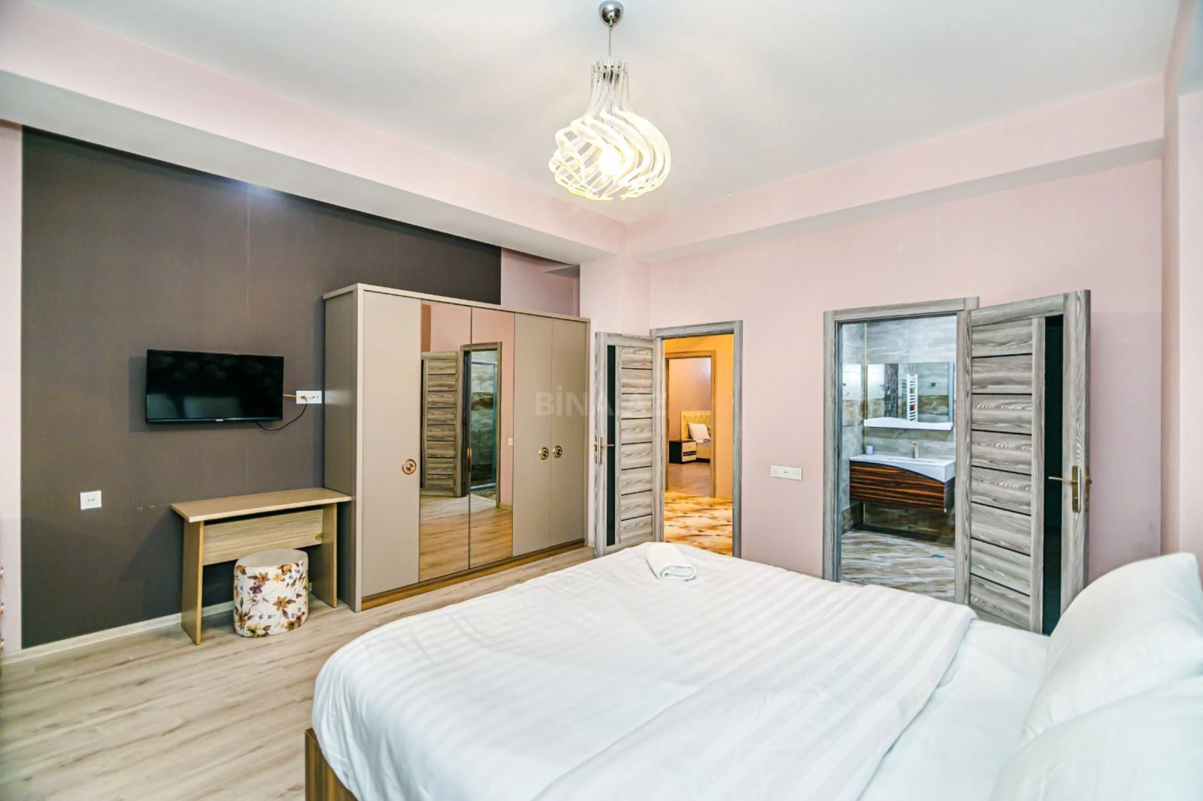 Satılır 4 otaqlı mənzil 187 m²