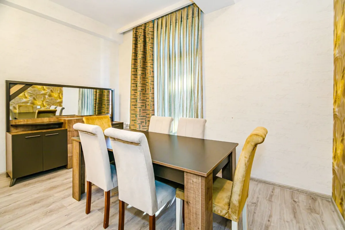 Satılır 4 otaqlı mənzil 187 m²