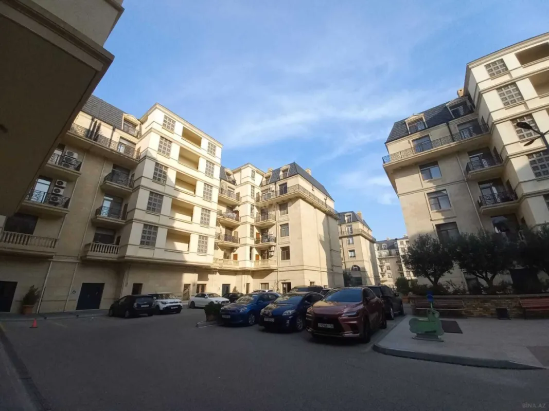 Satılır 4 otaqlı mənzil 187 m²