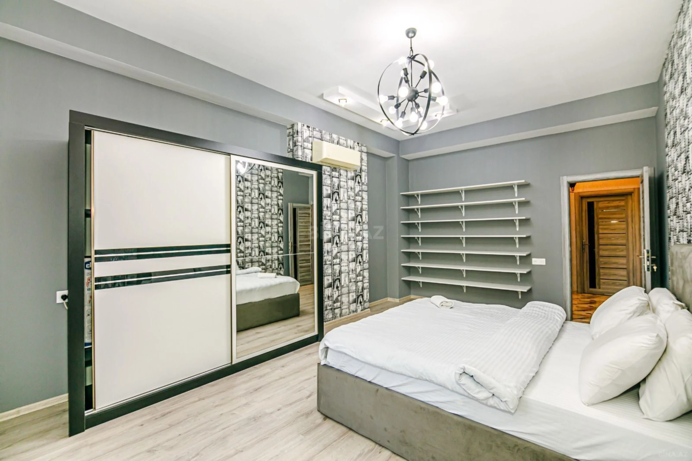 Satılır 4 otaqlı mənzil 187 m²