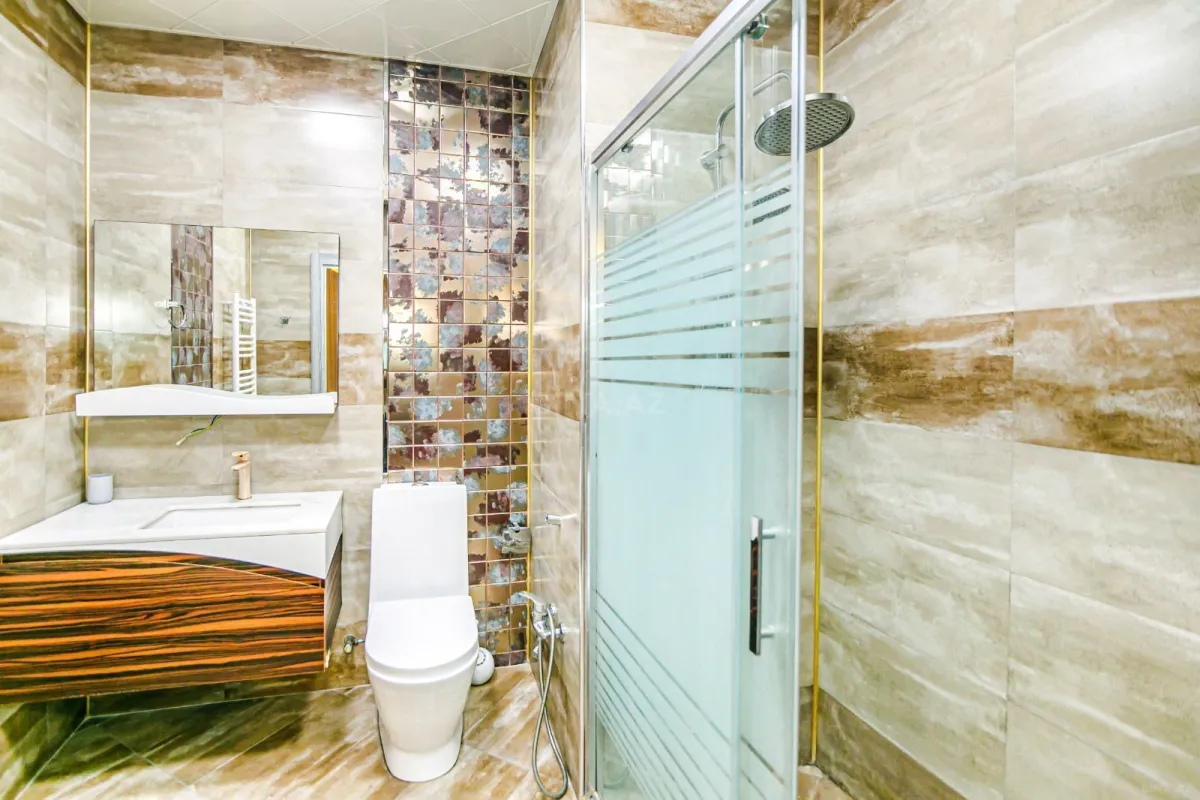 Satılır 4 otaqlı mənzil 187 m²