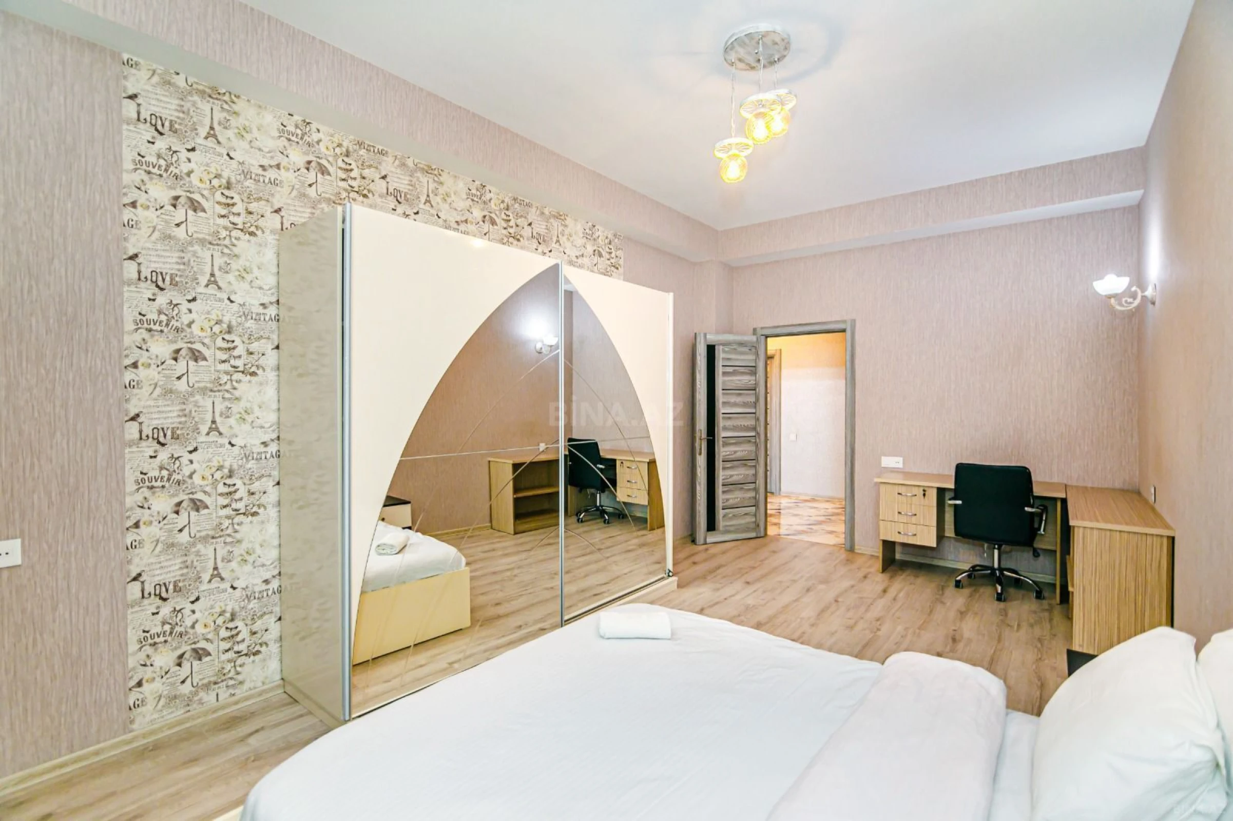 Satılır 4 otaqlı mənzil 187 m²