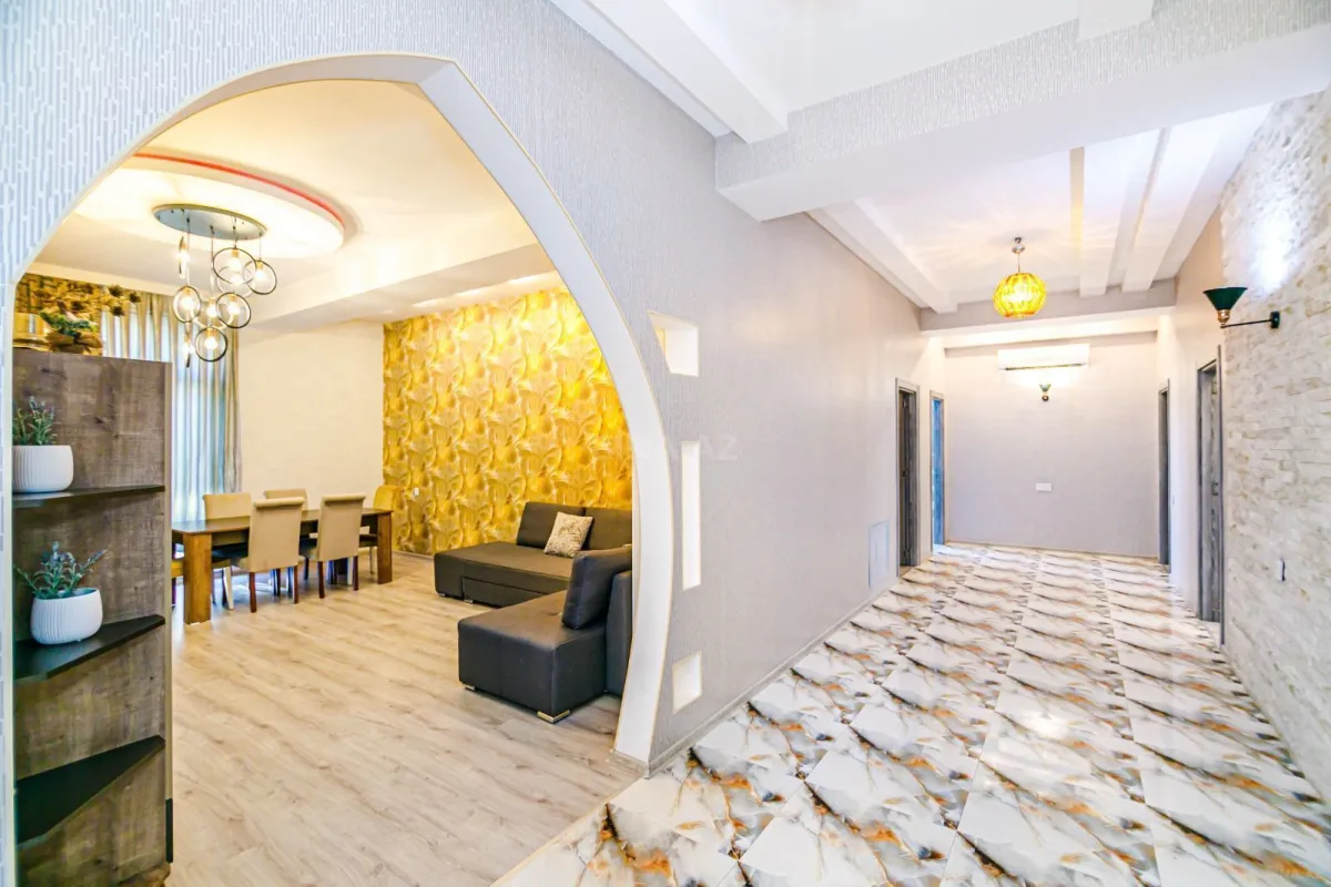 Satılır 4 otaqlı mənzil 187 m²